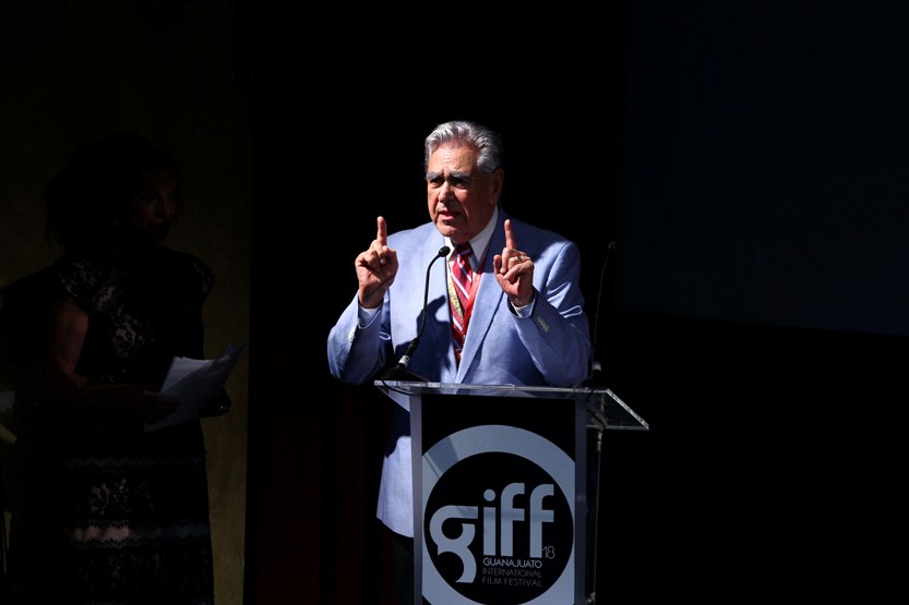 Rinden tributo a Eric del Castillo