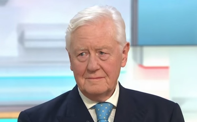 Anciano millonario busca esposa para heredar su fortuna