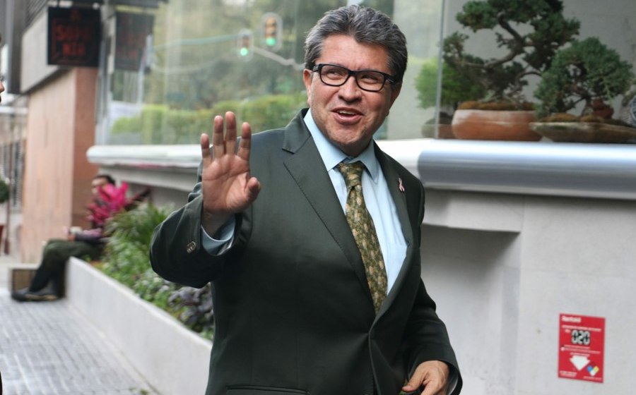 Regresan al Senado los vales de gasolina y los viajes