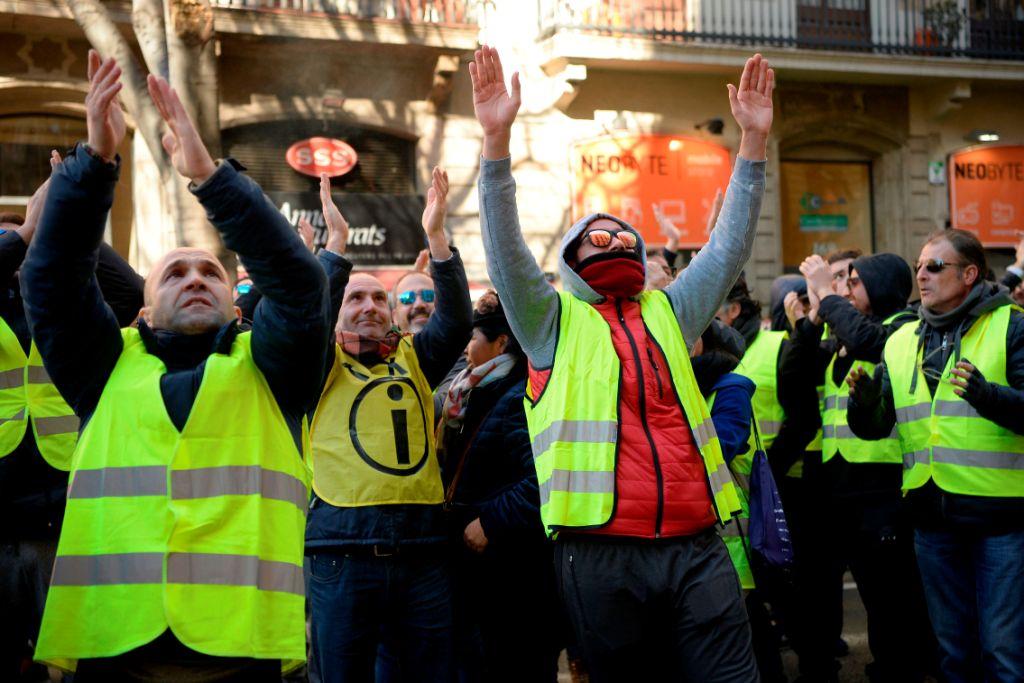 Los chalecos amarillos se manifestaron en contra del acuerdo entre Emmanuel Macron y Angela Merkel (AFP)