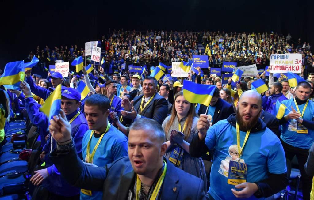 Simpatizantes de Yulia Tymoshenko en su anuncio para las elecciones presidenciales (AFP)