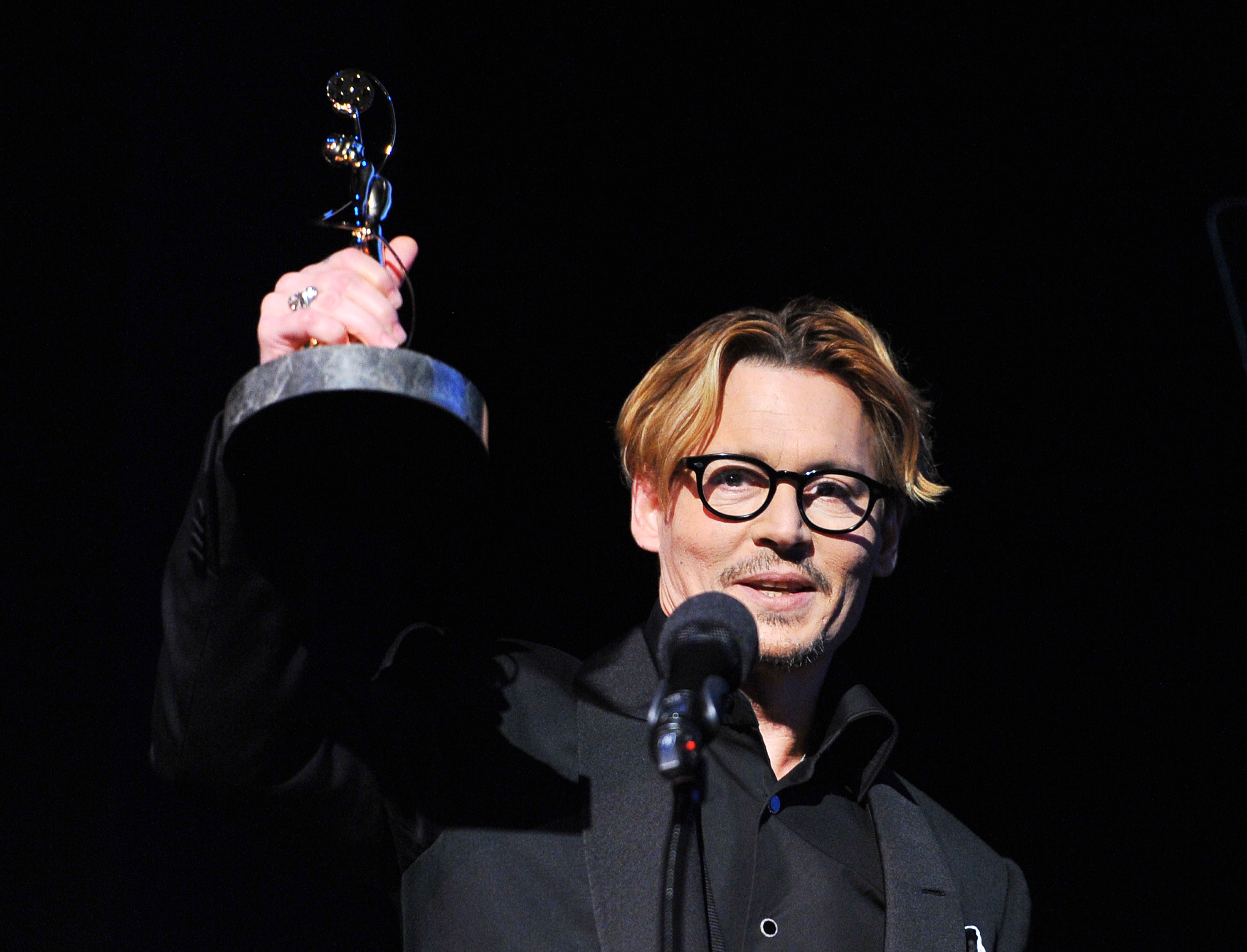 Johnny Depp gana premio al maquillaje Grupo Milenio