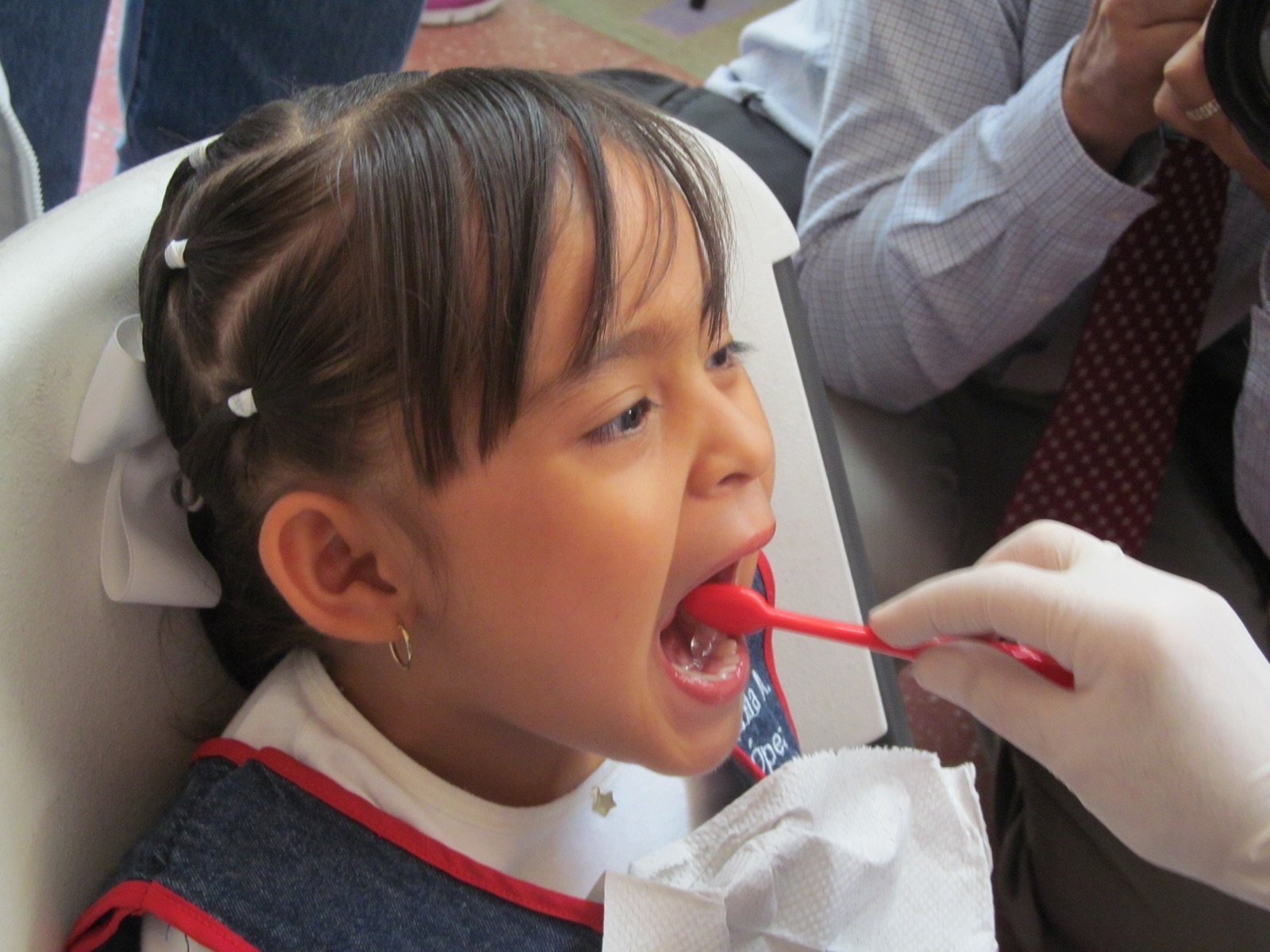 Hay 10 millones de niños con caries, y no sólo por comer dulces