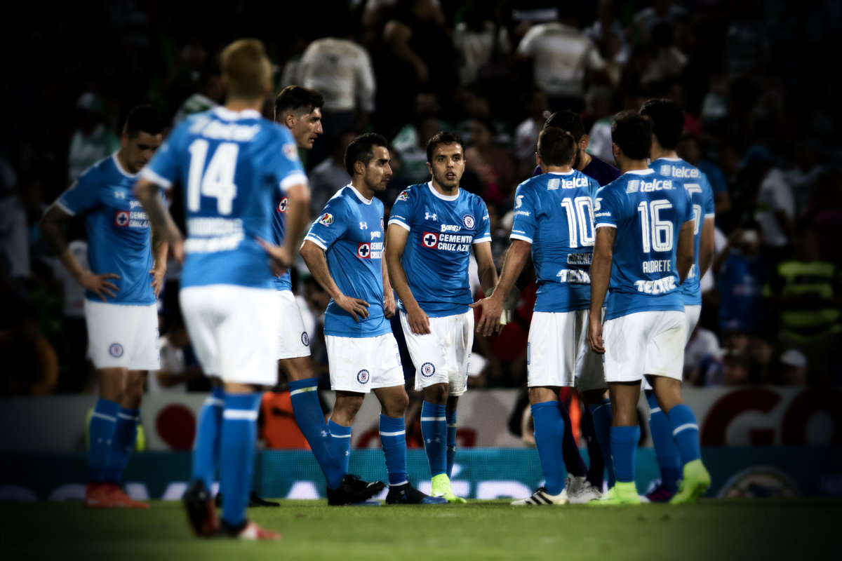 Cruz Azul 10 triunfos en 37 partidos de liga