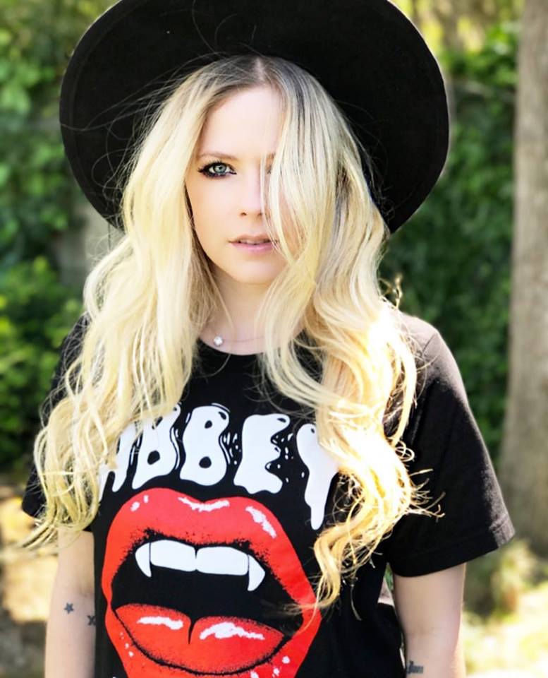 Cancion Mas Famosa De Avril Lavigne