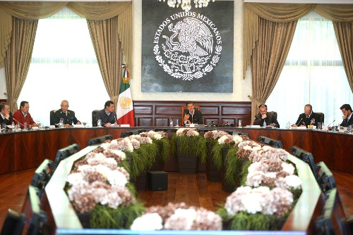 Peña evalúa con gabinete avances de reconstrucción