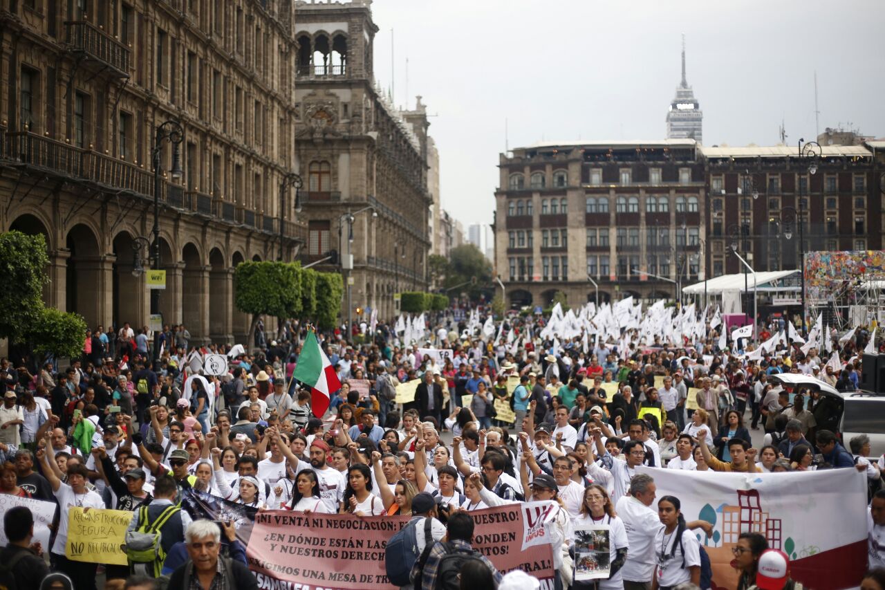 Marcha de damnificados del sismo llega al Zócalo  Grupo Milenio