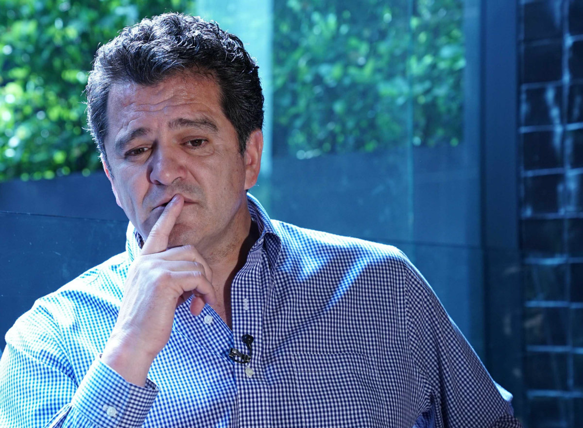 Carlos Hermosillo llama