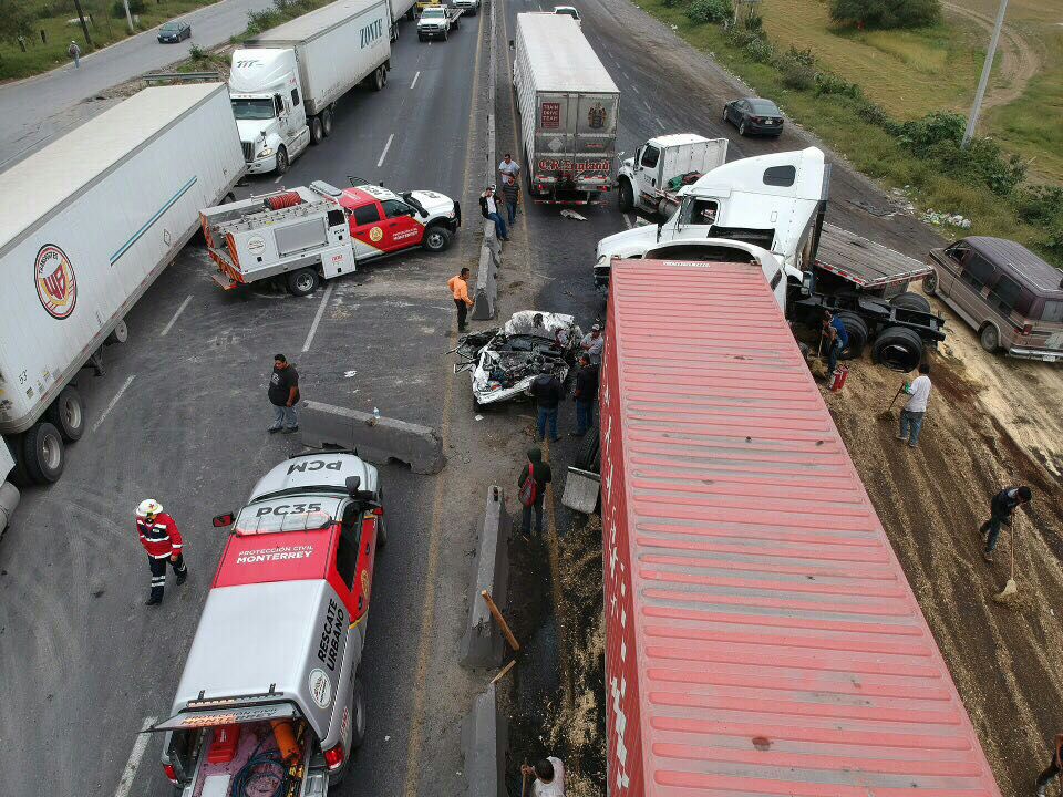 Choque en carretera deja a familia lesionada