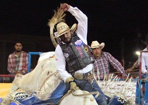 Otra visión del deporte: Jinetes, vuelos y toros (Ruben Rabelo)