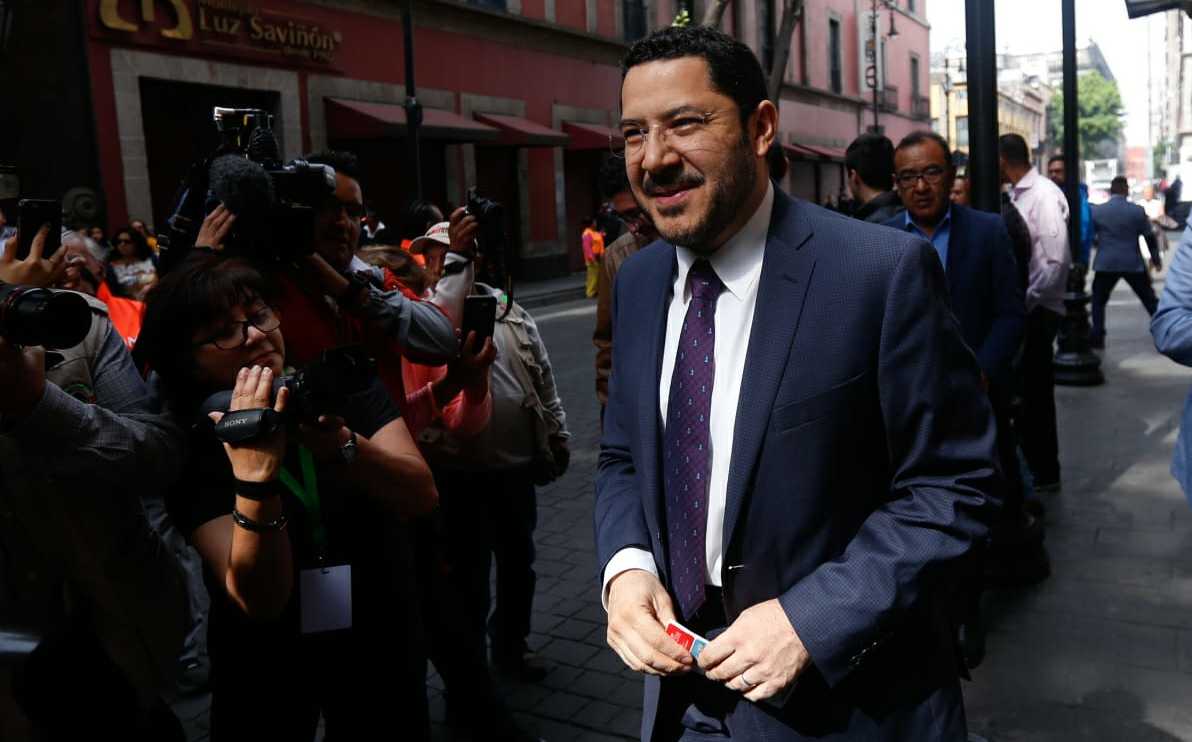 Batres llama "derechairos" a quienes lo relacionan con La Luz del Mundo