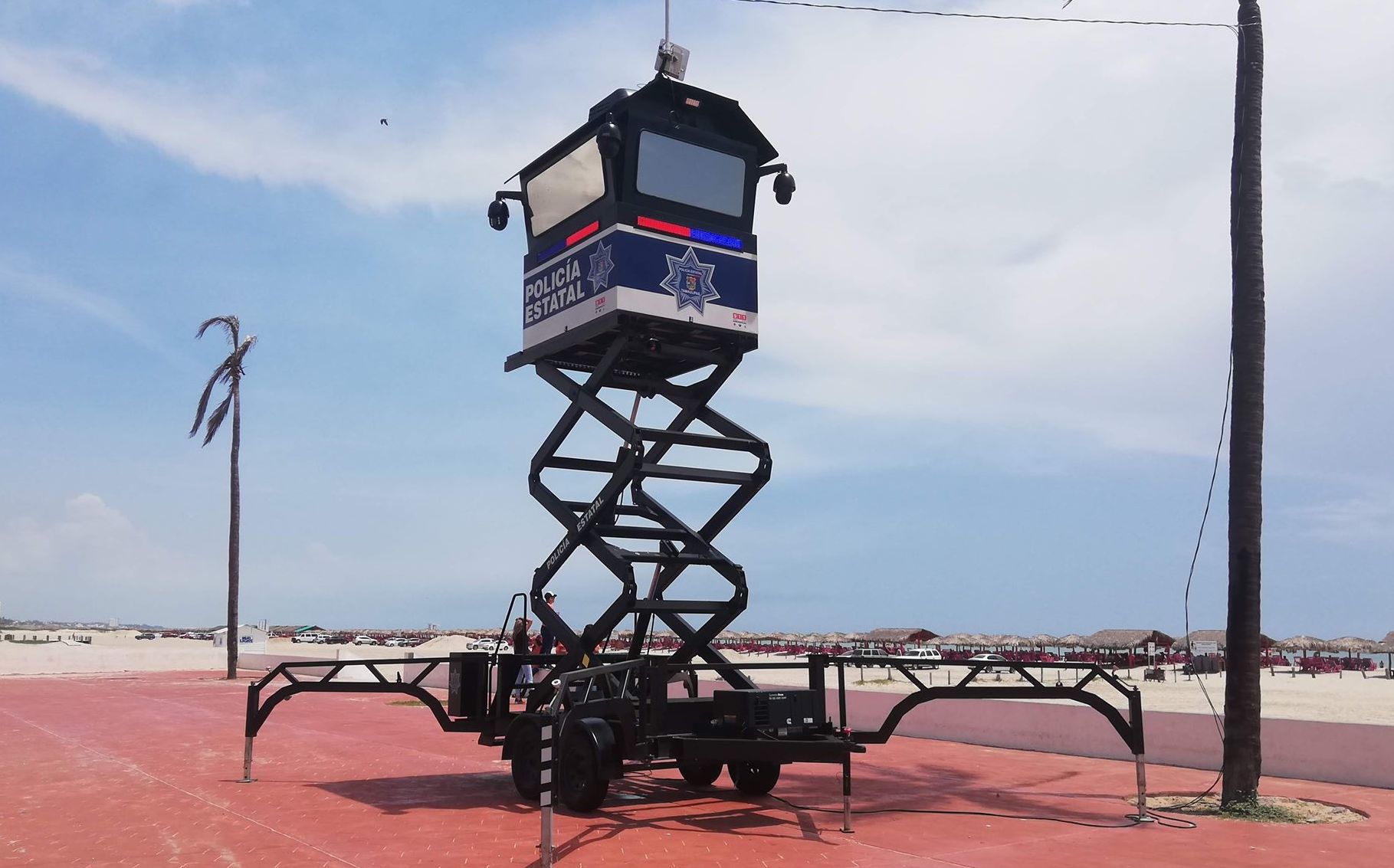 Instalan torre de vigilancia en playa Miramar Grupo Milenio