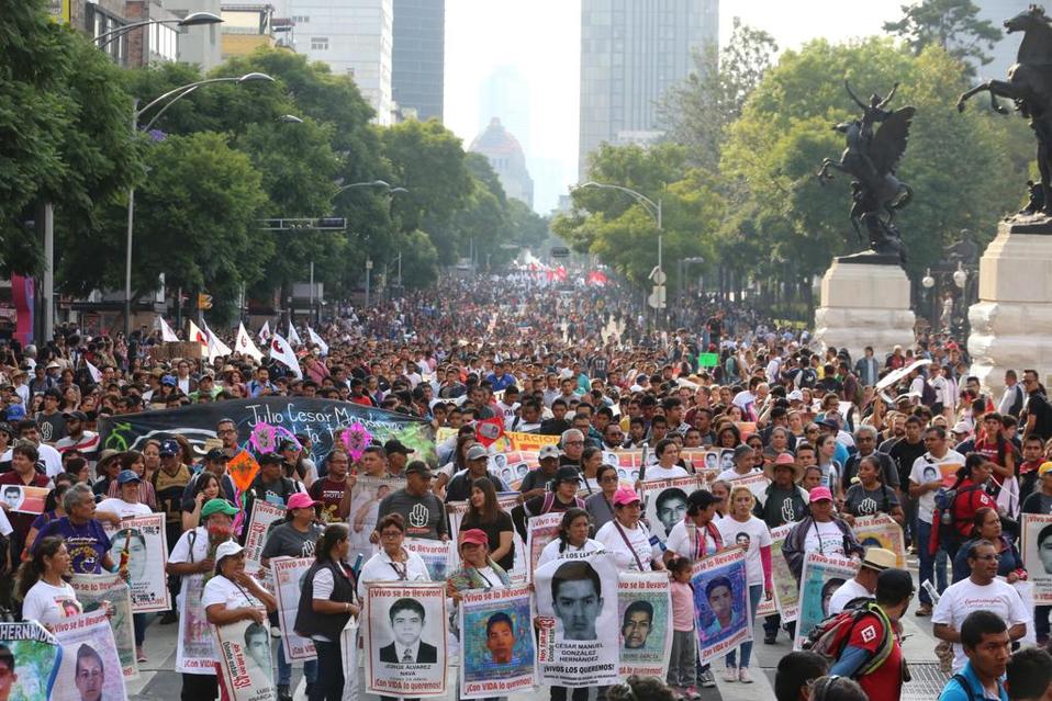 https://www.milenio.com/uploads/media/2019/09/26/marcha-estudiantes-ayotzinapa-avenida-juarez.jpeg