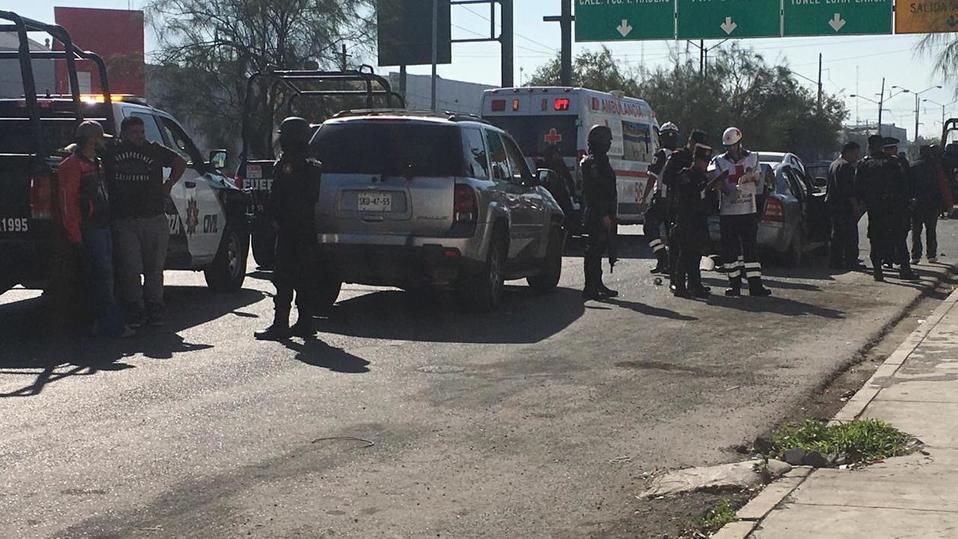 Choque múltiple en Monterrey deja una mujer lesionada