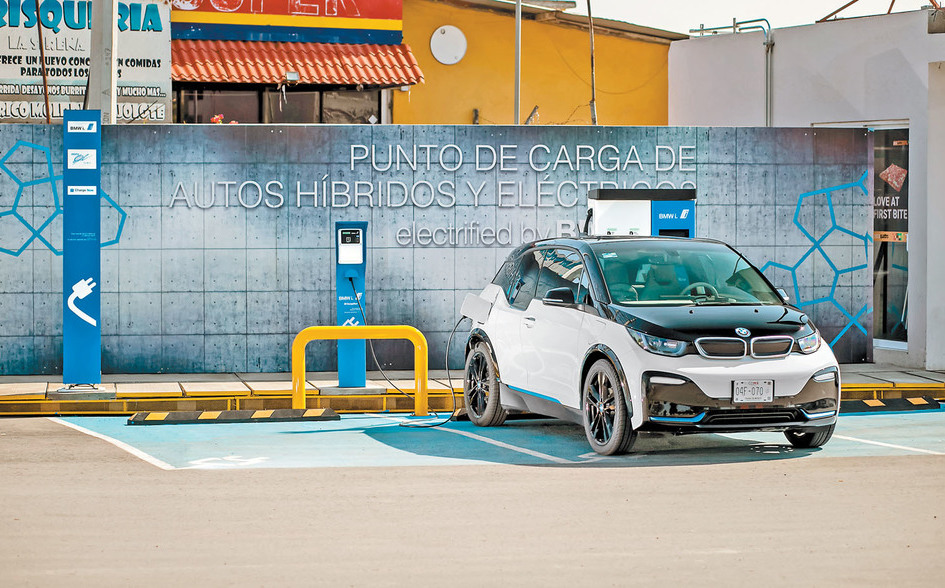 BMW te carga la pila sin costo