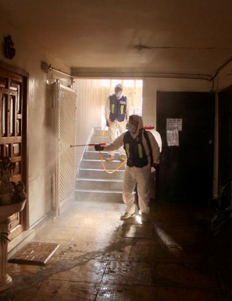 La brigada desinfectó áreas comunes del Centro Urbano Presidente Alemán. (Especial)