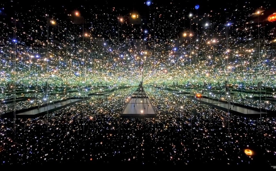 Yayoi Kusama. Museo muestra instalación de la artista de forma virtual