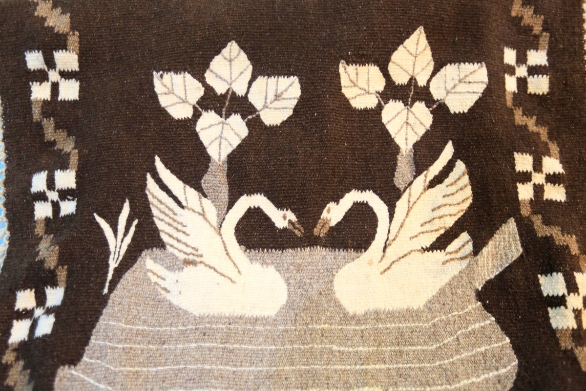 Sus diseños que van desde grecas hasta mariposas y flores.