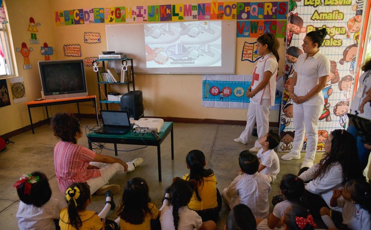 SEP revisa plan de estudios para