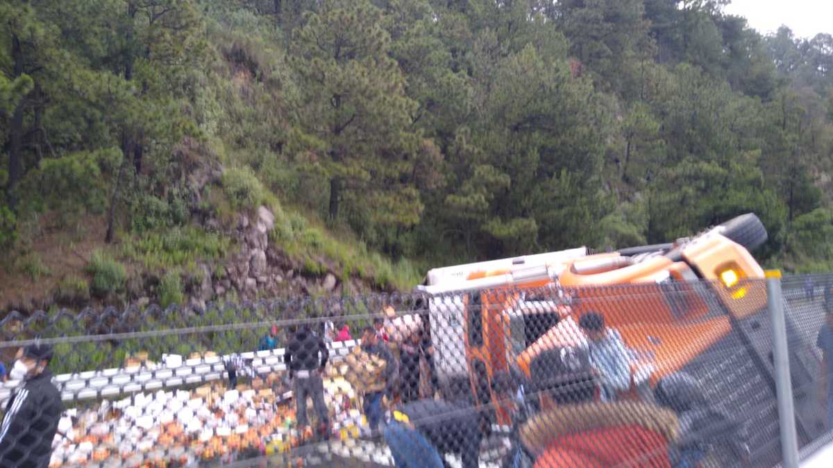 Solicitaron a los automovilistas buscar rutas alternativas y conducir con mucha precaución.