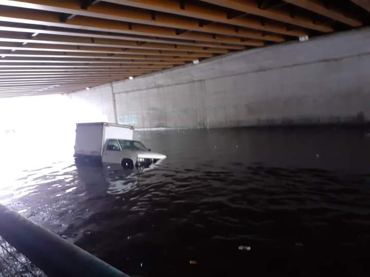 Solicitaron a los automovilistas buscar rutas alternativas y conducir con mucha precaución.