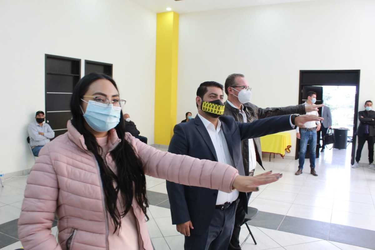 Durante la toma de protesta.