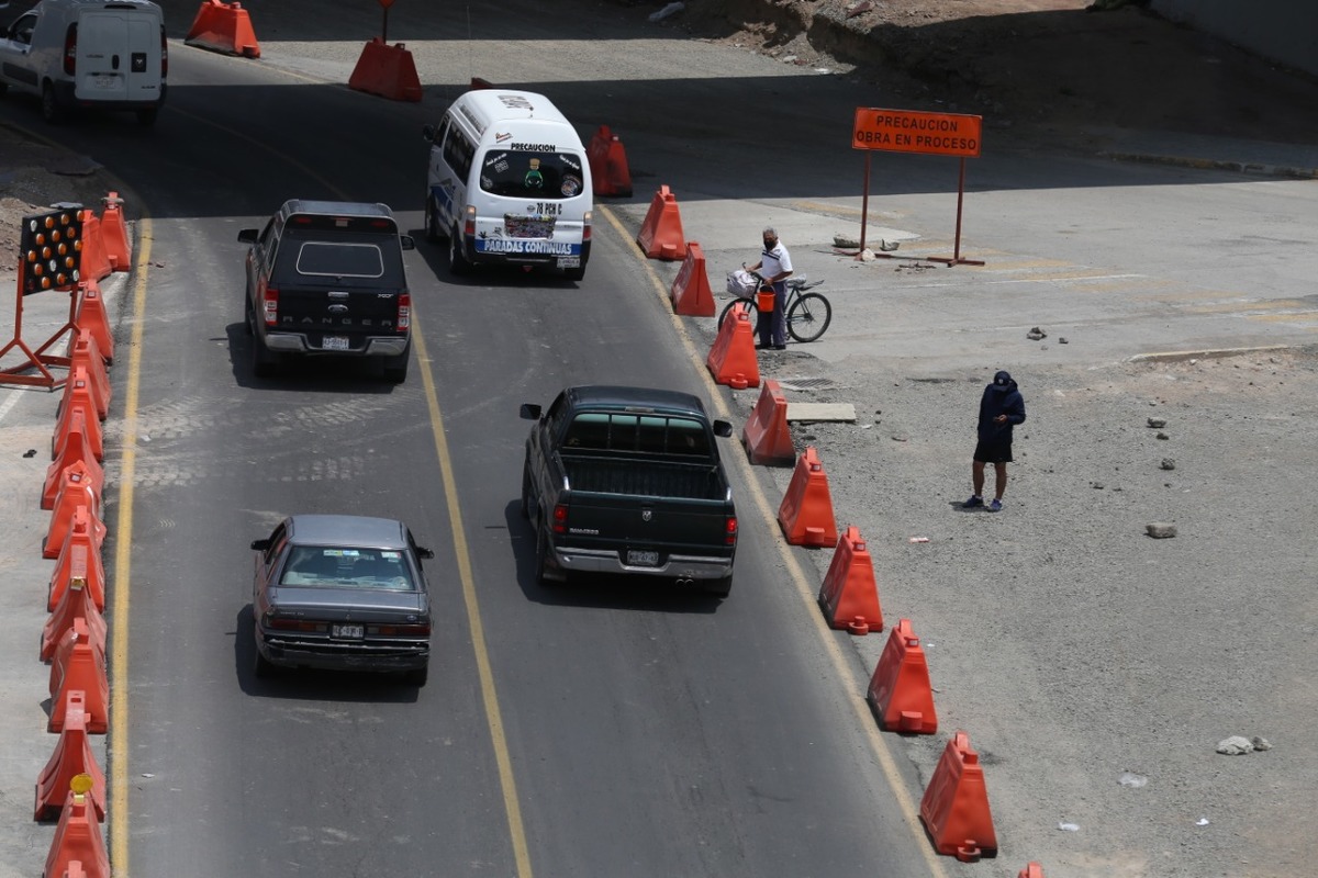 Obras viales no tomaron el cuenta el cruce de peatones durante los trabajos. (Jorge Sánchez)