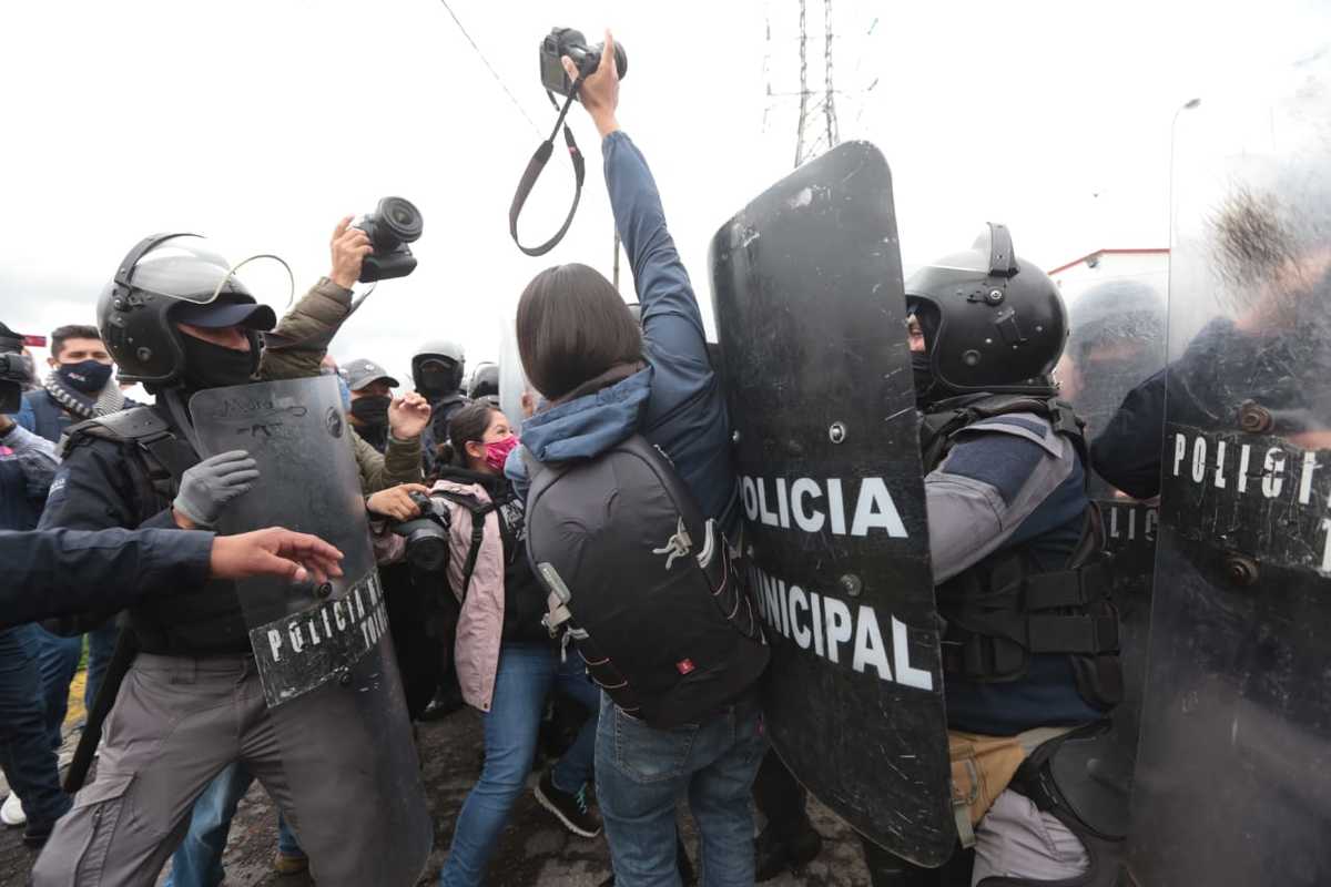 Dos mujeres fueron aseguradas y trasladas a la comandancia de la capital Mexiquense.