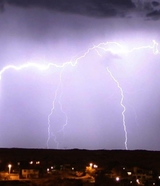 Rayo mata a nueve niños mientras jugaban futbol en Uganda (EFE)