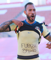 Emanuel Aguilera dedica gol a Bruno Valdéz (Imago7)