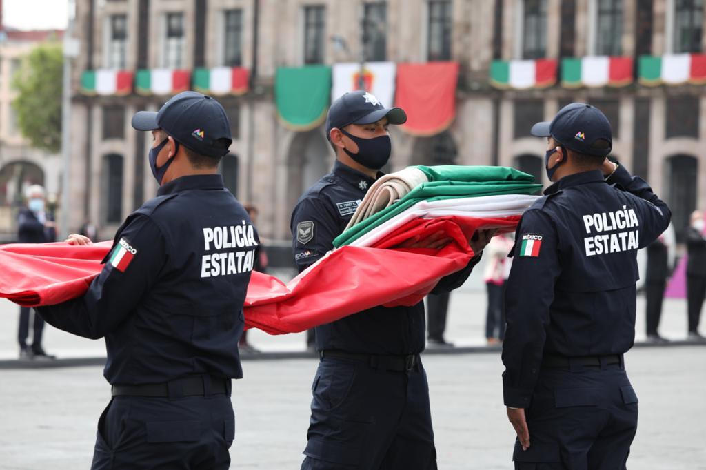 El gobernador Del Mazo encabezó la la guardia solemne de honor conmemorativa.