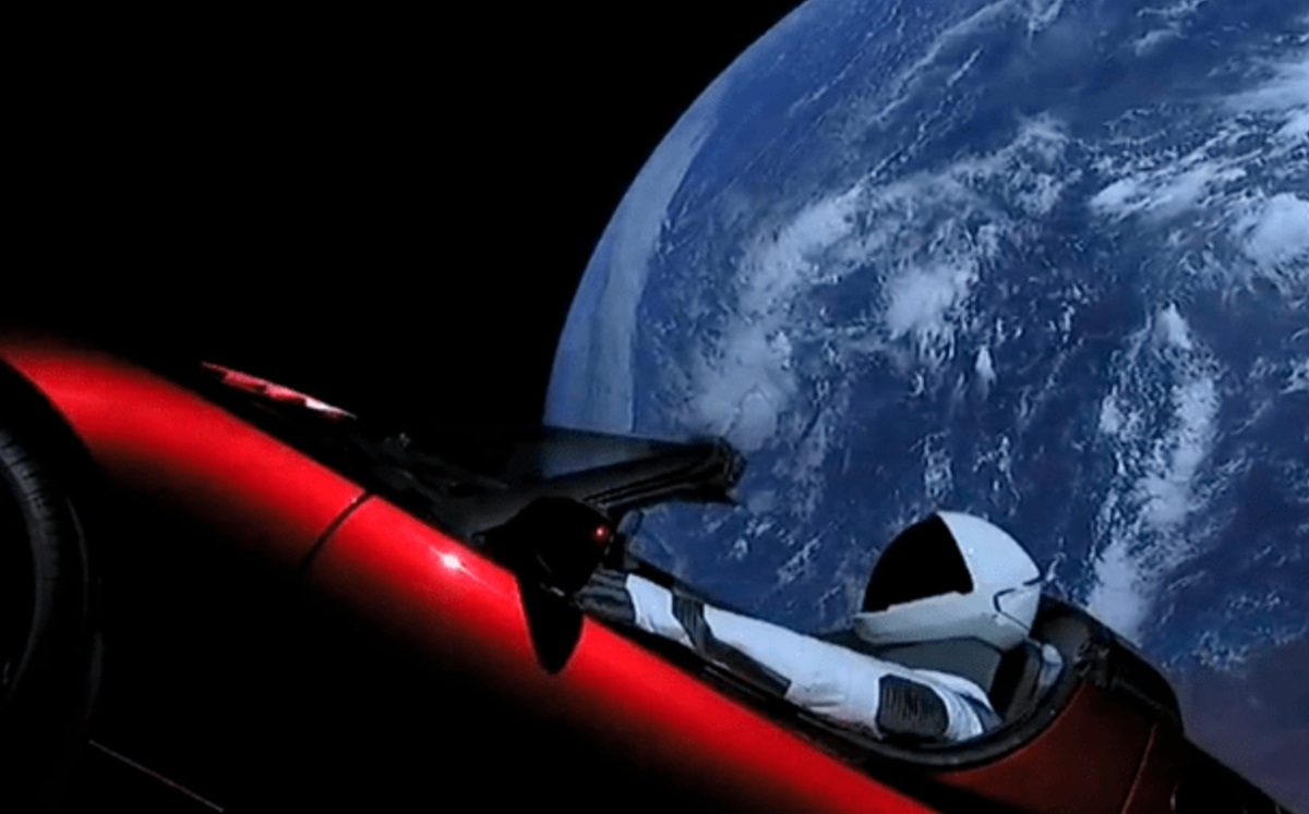 Tesla Roadster.  Así va la trayectoria del coche enviado al espacio.