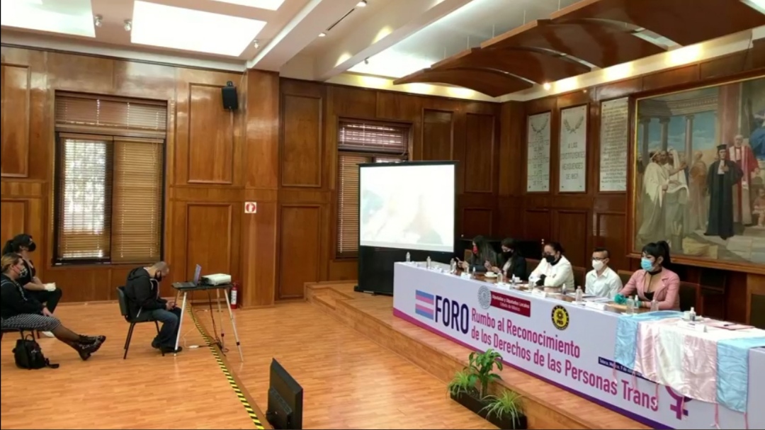 "Necesitamos existir jurídicamente y poder rectificar nuestra acta nacimiento".