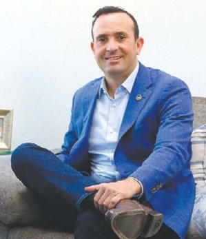 Debido a su carrera política reconoce que no pudo disfrutar a sus primeros hijos. Raúl Palacios