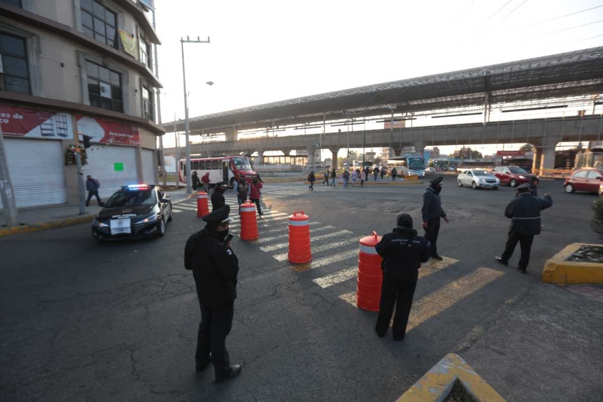 Solo permanecerán abiertos los negocios que comercialicen productores esenciales. | Tania Contreras