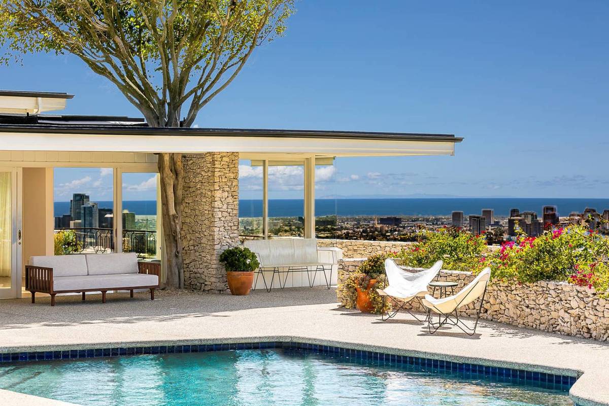 Exterior de la casa de Elvis Presley en Trousdale, Los Ángeles, Foto: Airbnb