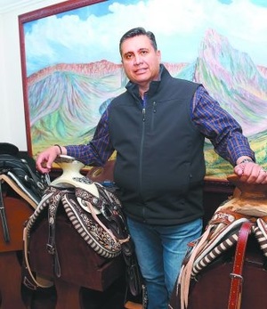 El líder de los diputados priistas dijo que en su vida personal no se ve haciendo algo que no esté relacionado con los caballos. Jorge López