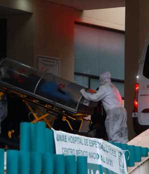 En el Hospital Centro médico las ambulancias esperan cerca de una hora para poder pasar a dejar al paciente. (Ariana Pérez)