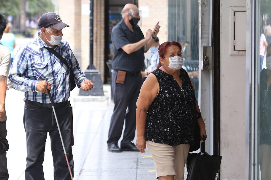 Piden quitar restricciones a los adultos mayores en Nuevo León. Foto: Jorge López.