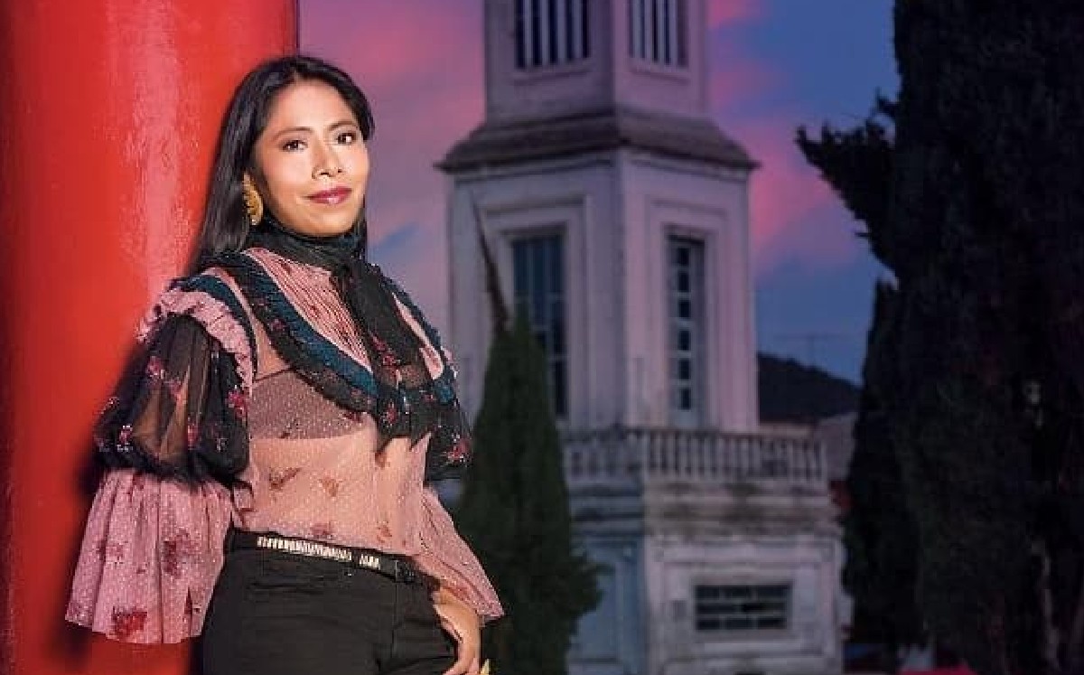 Yalitza Aparicio conducirá los Globos de Oro por TNT (@yalitzaapariciomtz)