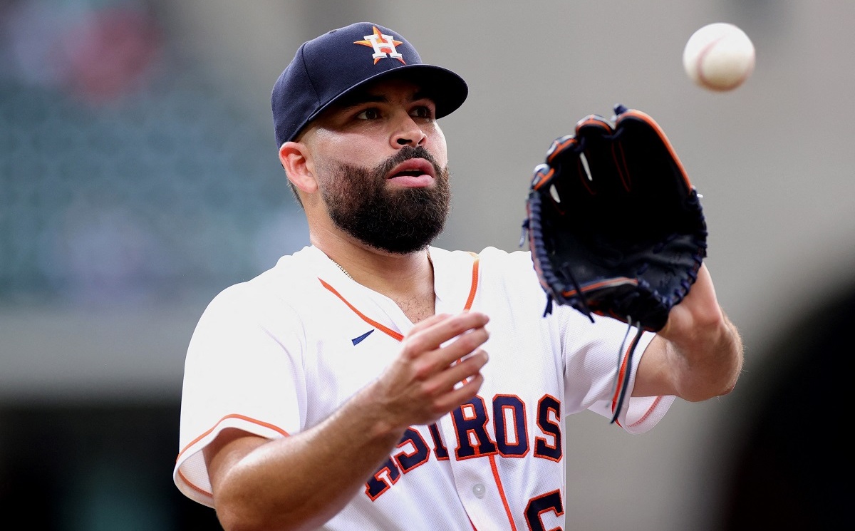 José Urquidy conquista su primer triunfo de la temporada en la MLB