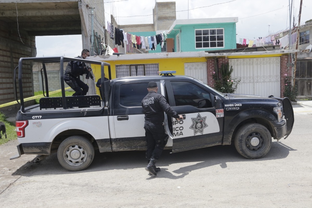 policías