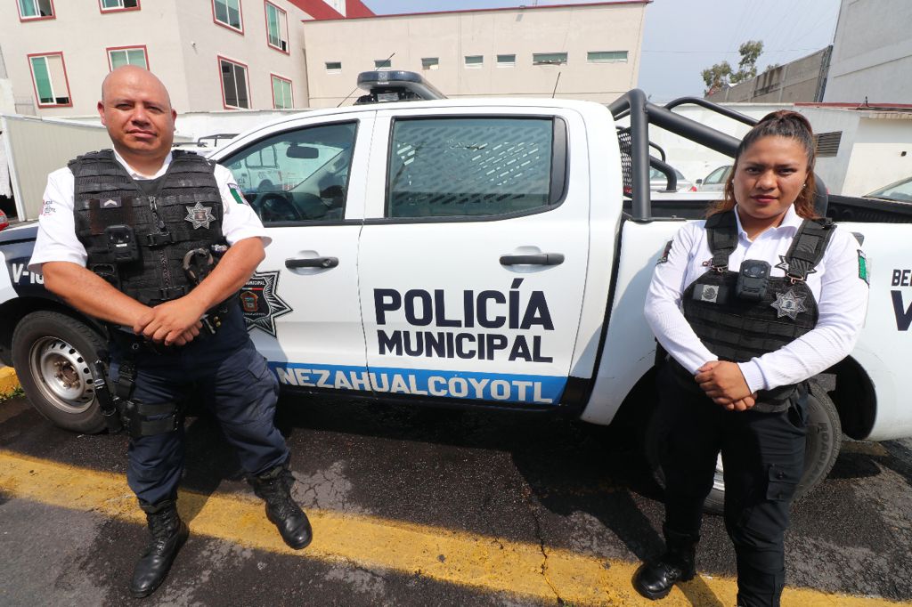 policías
