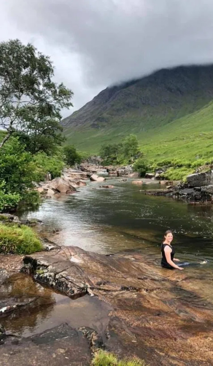 La pareja había pasado un "día increíble" nadando salvajemente en las zonas rurales de Escocia.Crédito: EdinburghLive / Media Scotland