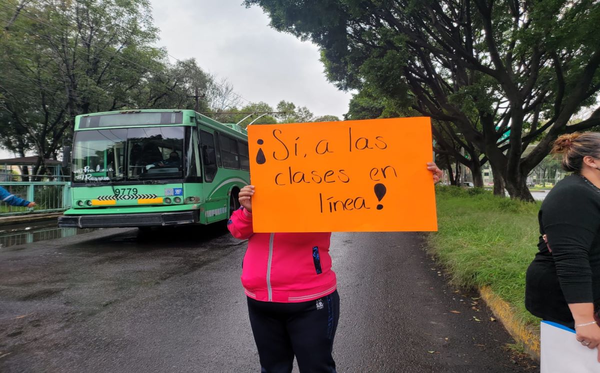 manifestación en contra de regreso a clases presenciales