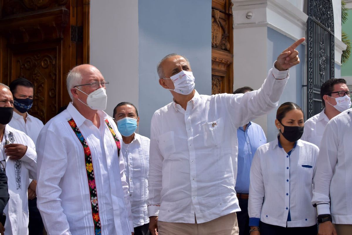 Ken Salazar y Carlos Merino (Especial)