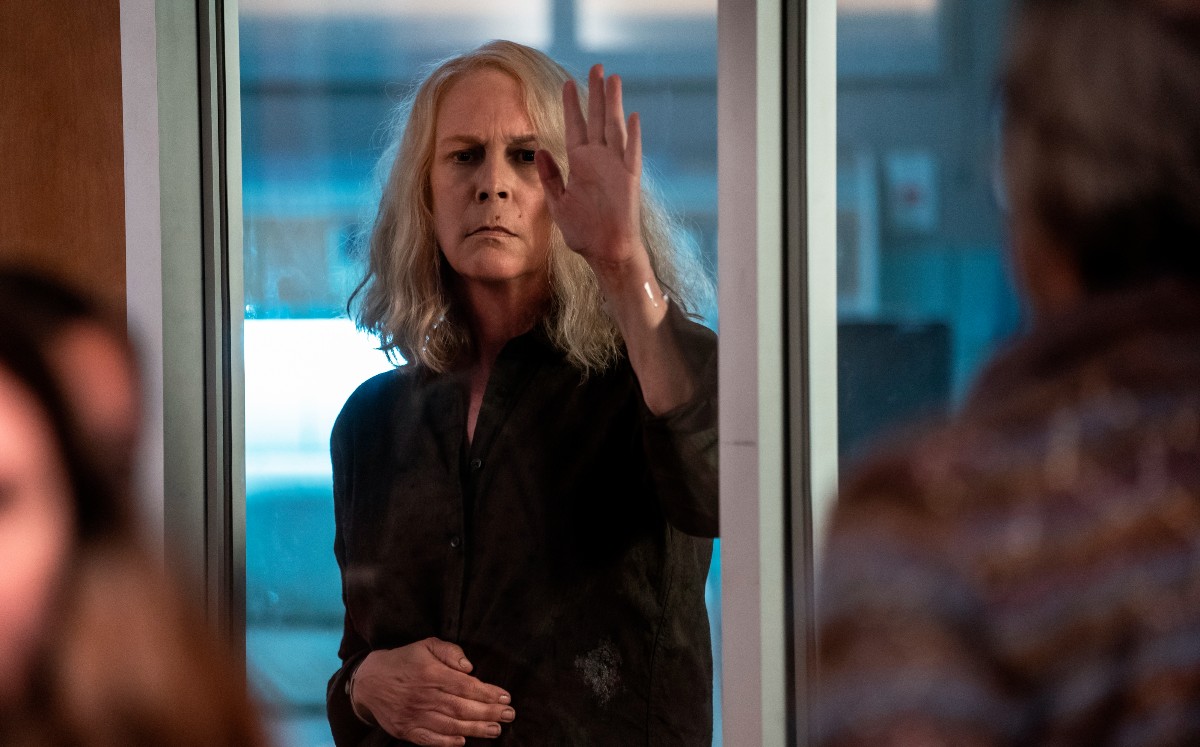 Jamie Lee Curtis como Laurie Strode durante una escena de la película de terror "Halloween Kills" que se presenta este viernes en cines y la plataforma Peacock | FOTO: EFE/UNIVERSAL