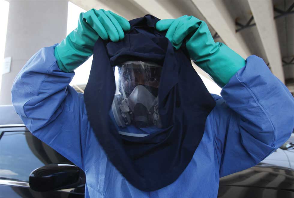 https://www.milenio.com/uploads/media/2021/12/02/medico-prepara-atender-enfermos-ola.jpg