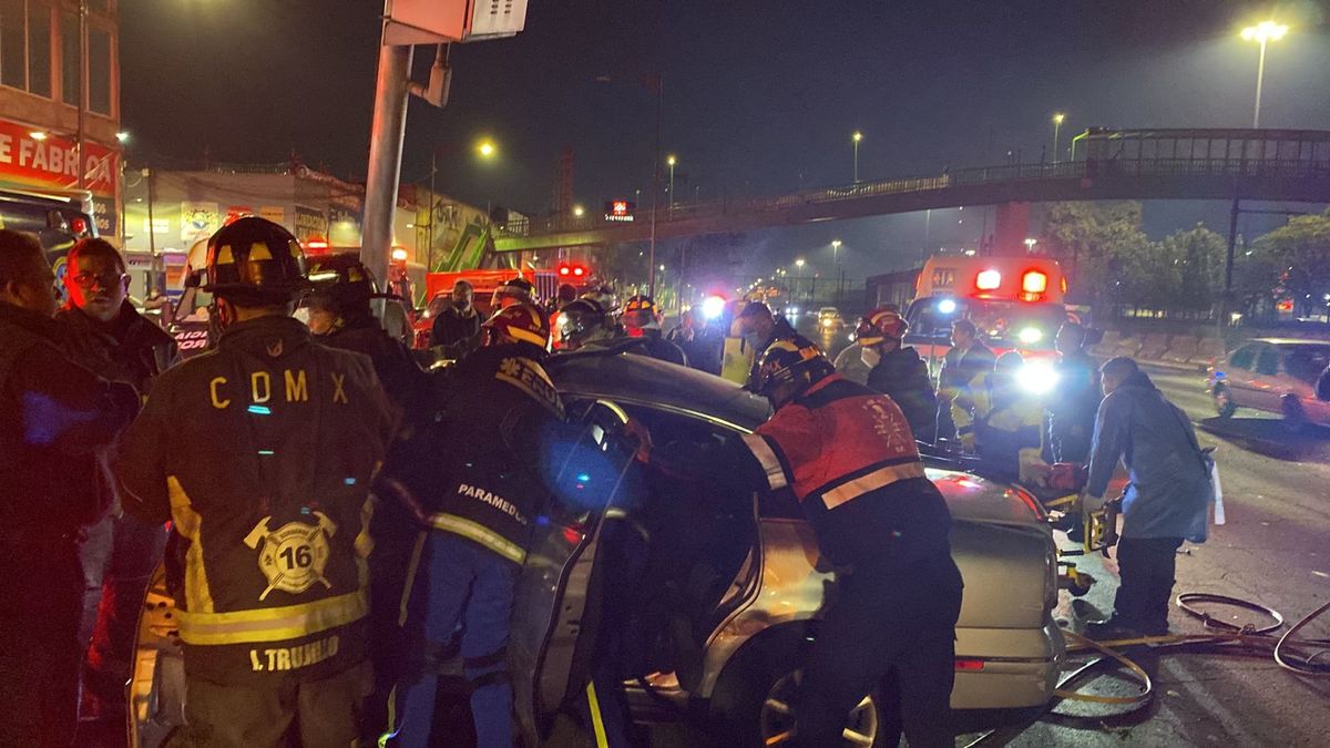 En CdMx, accidente en Calzada Ignacio Zaragoza deja varios heridos