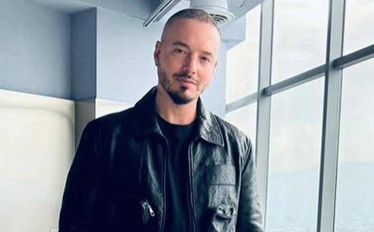 J Balvin tiene la camisa vaquera más cara del mundo, y la firman